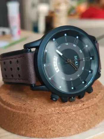 Montre marron noire, date, homme style sport