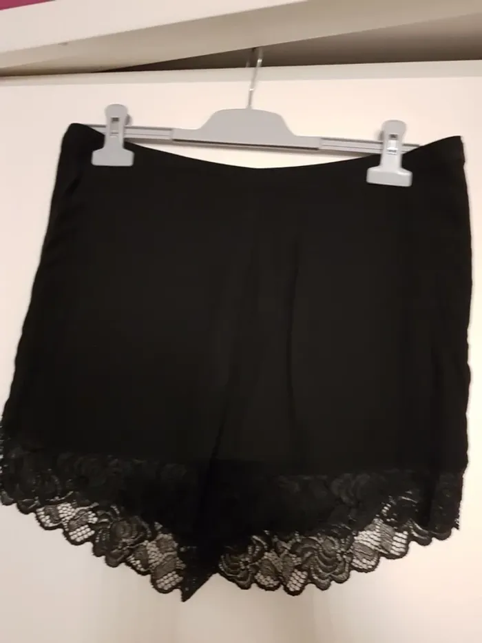Short Naf Naf noir taille 40 neuf - photo numéro 3