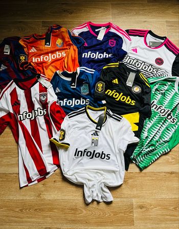 Lot de 9 maillots de foot Adidas neuf