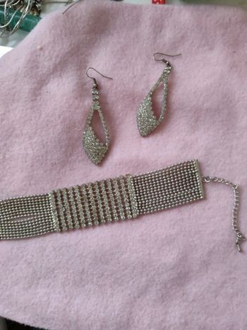 Bracelet réglable avec boucles d'oreilles