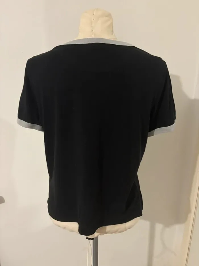 T-shirt noir à liserés blancs – Taille S - photo numéro 2