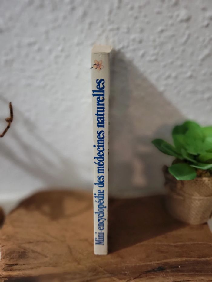 Livre pratique "Mini encyclopédie des médecines naturelles" - photo numéro 2