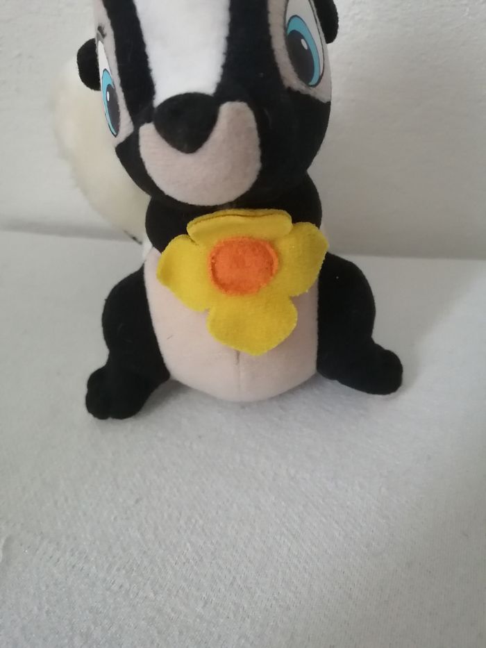 peluche moufette fleur - photo numéro 3