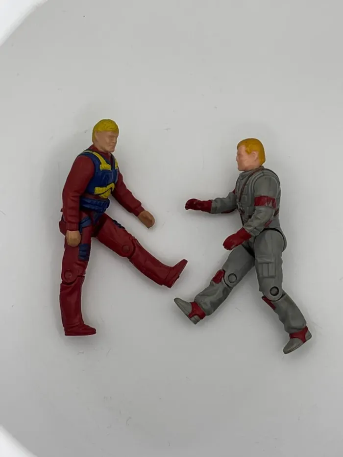 Lot de 2 figurines M.A.S.K. Vintage Kenner – Matt Trakker « Thunderhawk" & Matt Trakker "Dolphin" - photo numéro 3