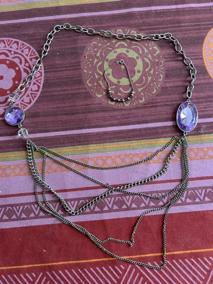Lot de bijoux divers et sa vanity offerte - photo numéro 2