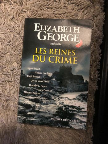 Livre: Les reines du crime d’Elizabeth George NEUF