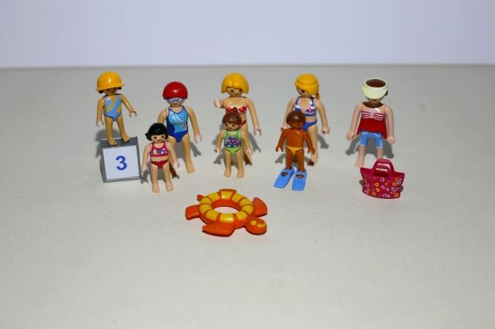 Lot de personnages Playmobil "thèmes plage et piscine"