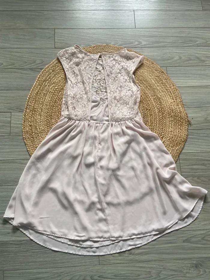 🌸 Jolie robe de cérémonie rose pâle détails dentelle Taille 40 🌸 - photo numéro 2