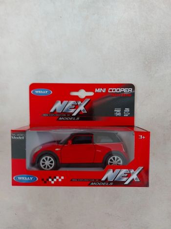 Mini Cooper  hatch  - toit  drapeau anglais- rouge