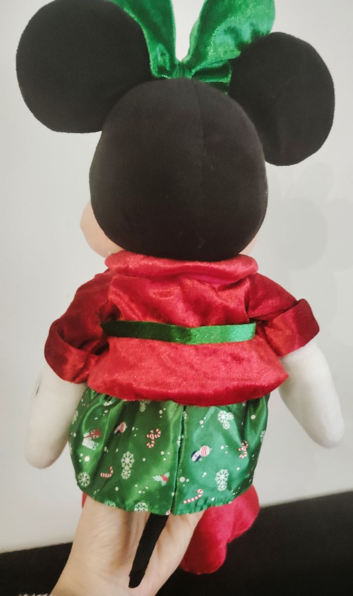 Peluche noël Disney store Minnie 2019 déco maison - photo numéro 2