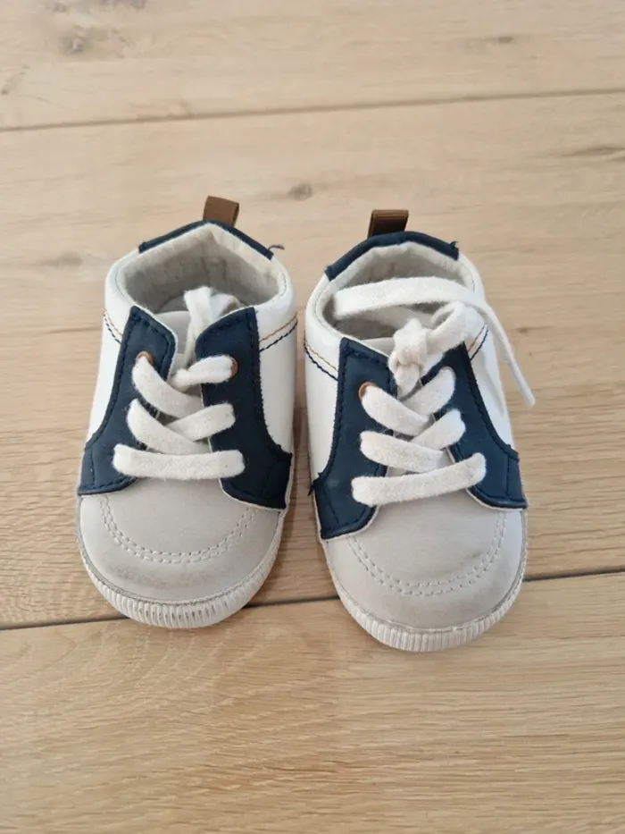 Chaussures bébé taille 9/12 mois