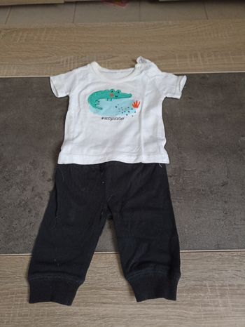 Tee-shirt manches courtes et un legging