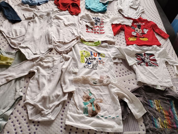 Lot de bodies et quelques teeshirt - photo numéro 4