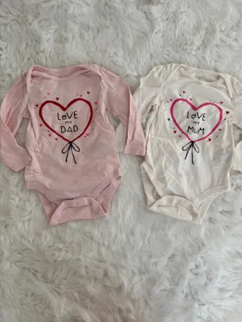 Lot de 2 bodies Manches longues  GAP   18 mois