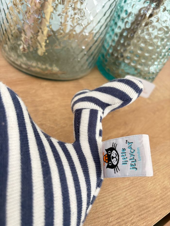 Peluche baleine hochet grelots marine blanc Jellycat - photo numéro 7