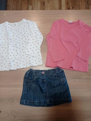 Ensemble 18 mois jupe en jean et 2 tee shirt