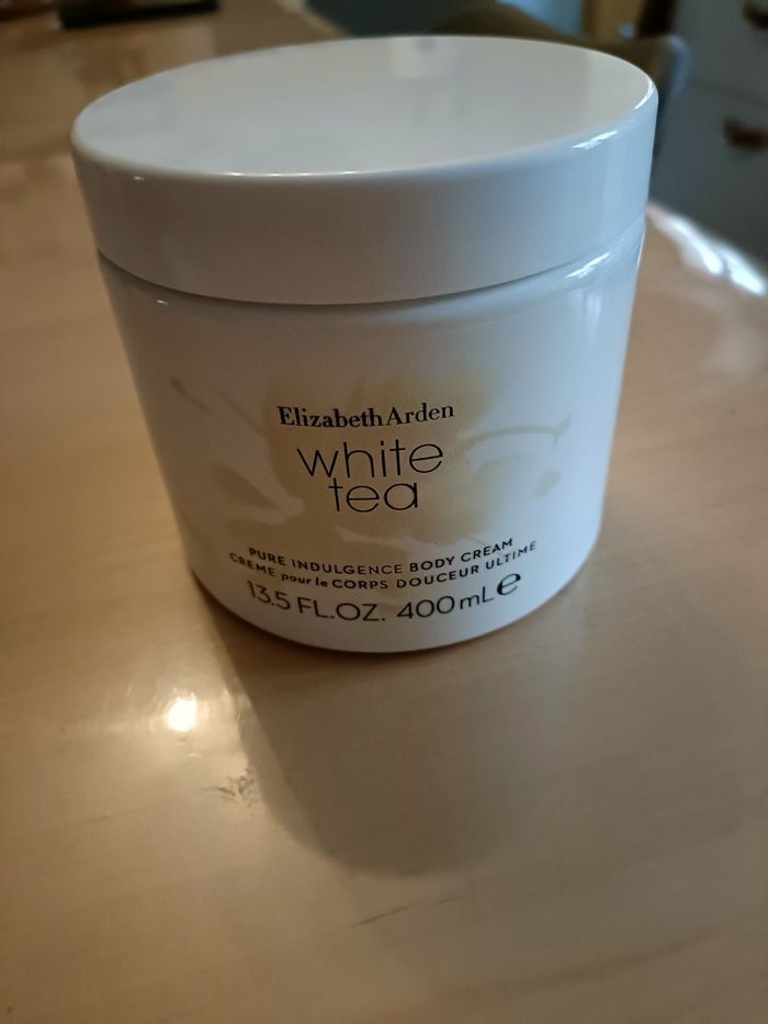 Pot de crème pour le corps Elisabeth ARden neuf 400ml