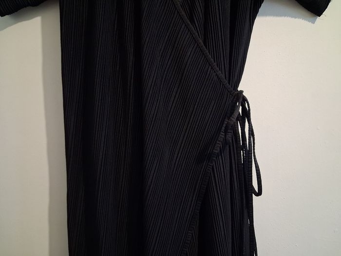 Robe portefeuille mi-longue noire - photo numéro 3
