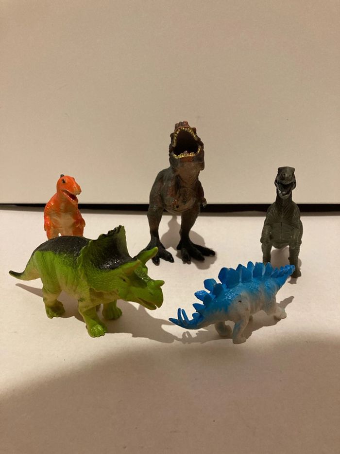 Lot de 5 figurines dinosaures