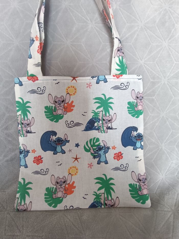 Petit sac tote bag réversible « imprimé Disney : Stitch » - photo numéro 3