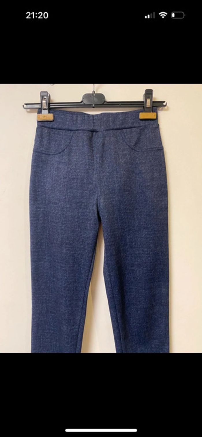 Joli legging neuf marine push up taille 36 - photo numéro 3