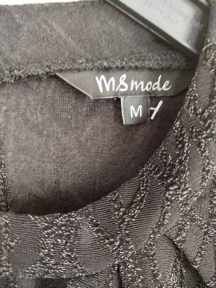 Robe noire avec motif relief - photo numéro 3