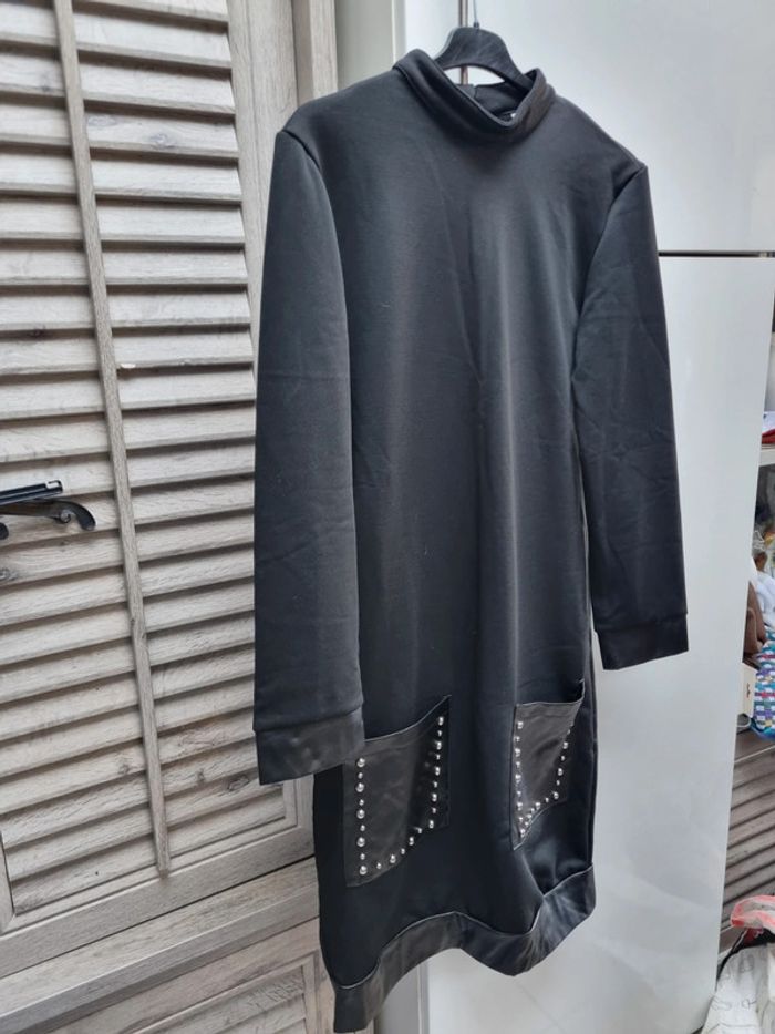 Robe noir manche longue 2 poches taille S
