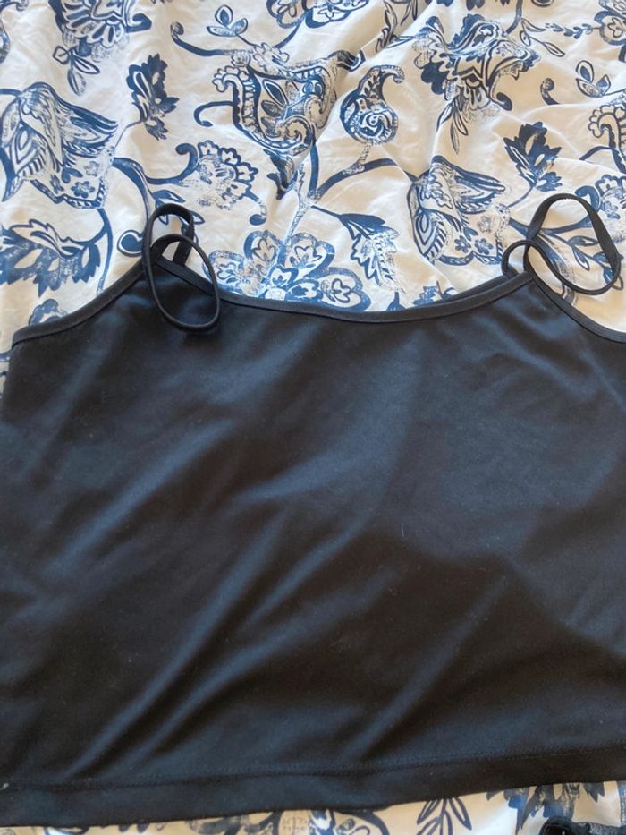 Tee shirt noir à dentelle - photo numéro 3