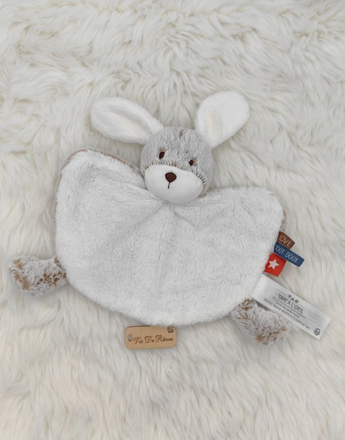 Doudou Peluche Plat Chien Lapin Blanc beige Love Tout Doux Tao Tape A L’Oeil
