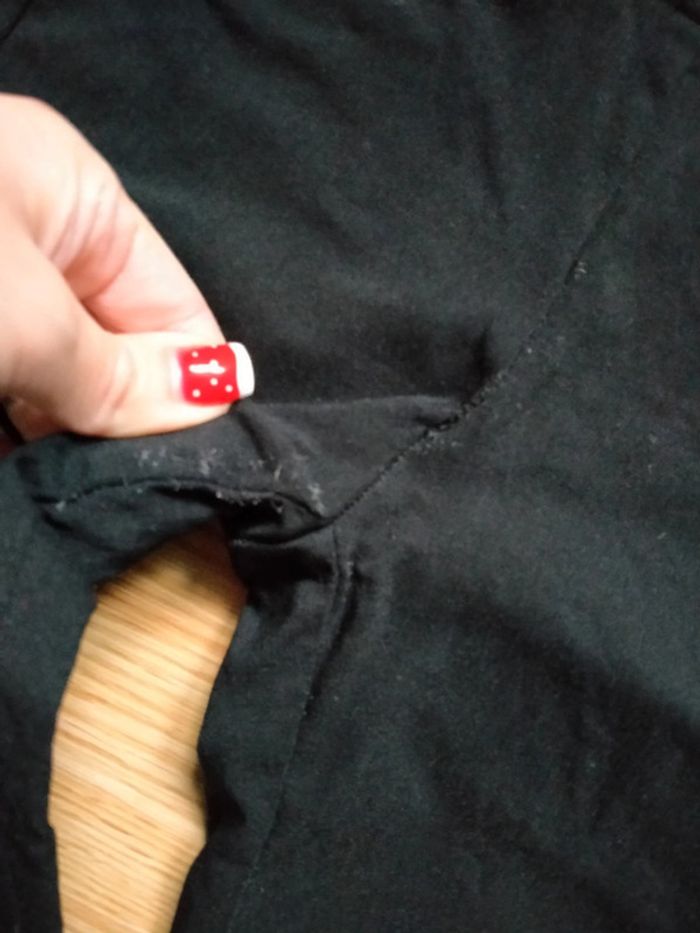 Pantalon noir . Fille. 
Taille 4 ans. Offert pour un lot de 10 Euros - photo numéro 4
