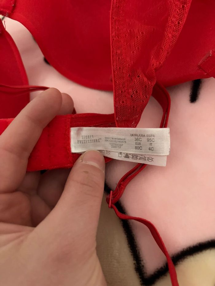 Soutien gorge rouge - photo numéro 6