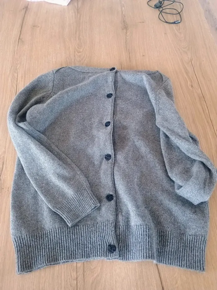 pull original avec bouton dans le dos - photo numéro 5