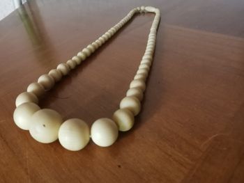 Collier ancien des années 1940 en perles écru