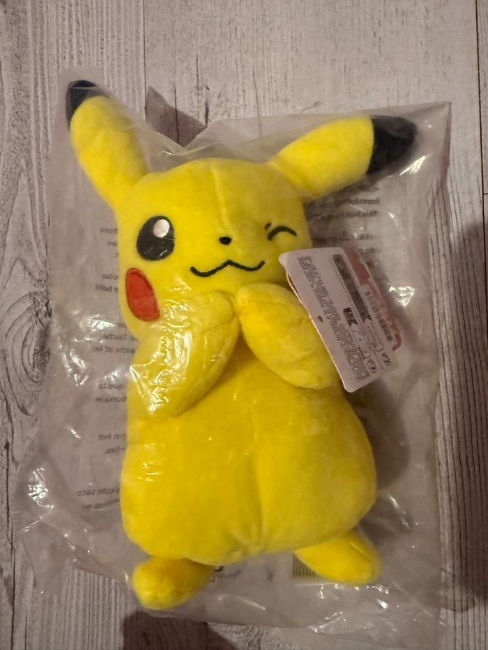 POKEMON PELUCHE 20 CM - PIKACHU - photo numéro 3