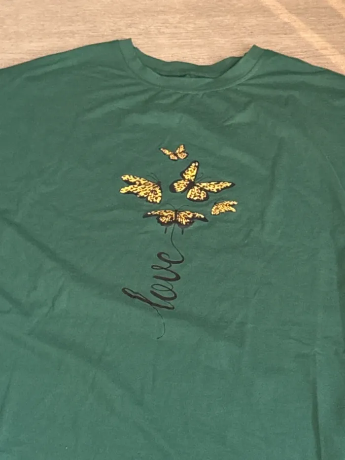 T-shirt ou robe avec poche vert taille L - photo numéro 2
