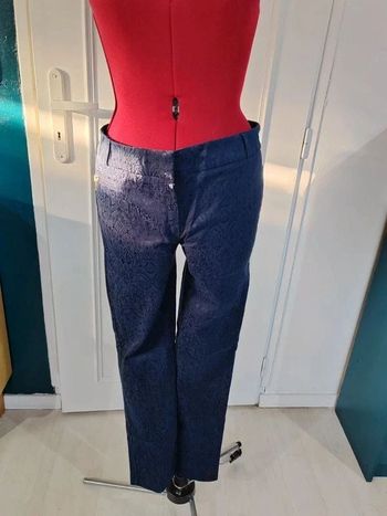 Pantalon imprimé relief