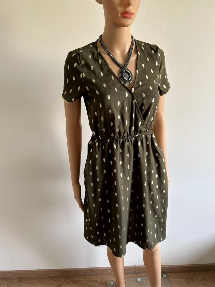 Robe kaki et dorée à manches courtes Vero Moda taille XS TBE - photo numéro 2