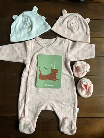 Ensemble pyjama+ 2 bonnets assortis +chaussons assortis