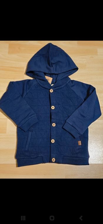 NEUF (non porté)⚘️💙🤩 superbe gilet molleton Capuche amovible 36moiq (98cm) garçon 💙⚘️🤩