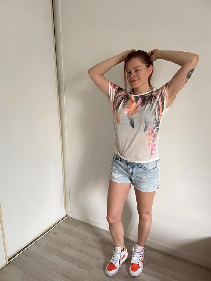 T-shirt motif plume