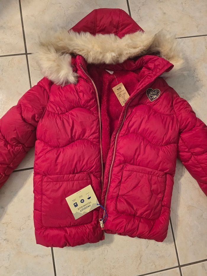 Neuve (non portée) 🏷🤩🤩🩷🩷👌superbe doudoune chaude et déperlante 12 ANS fille (ferme)🤩🤩🩷