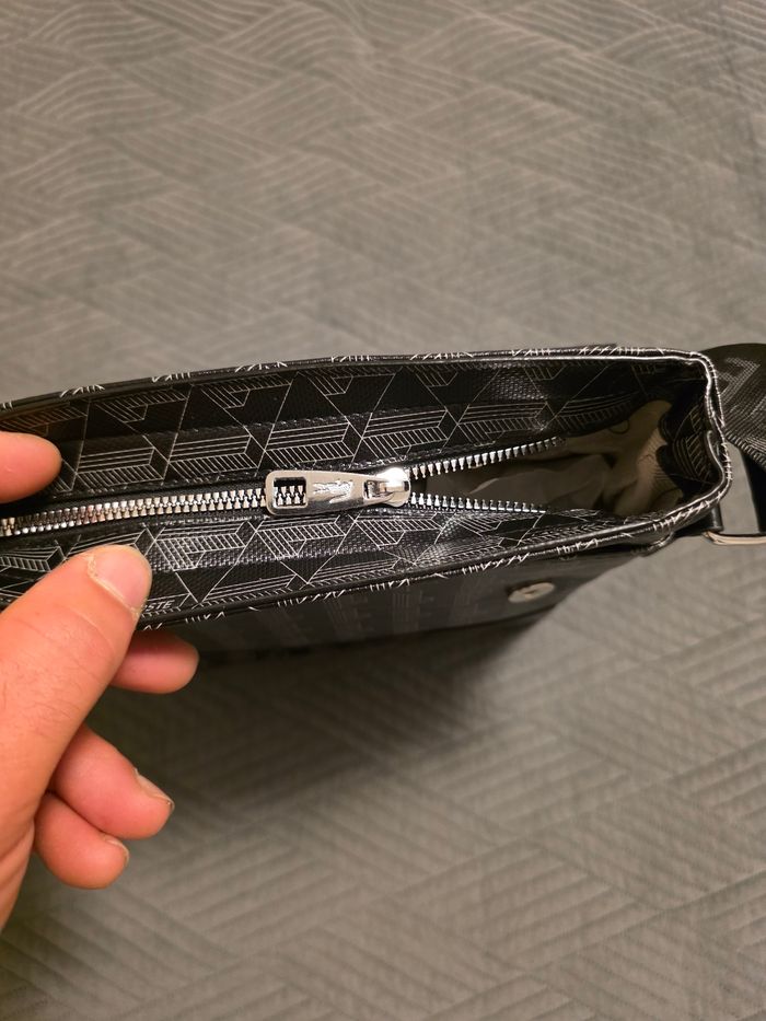 Sac à bandoulière Lacoste - photo numéro 7