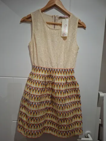 Jolie robe chic et colorée M - Neuve avec étiquette
