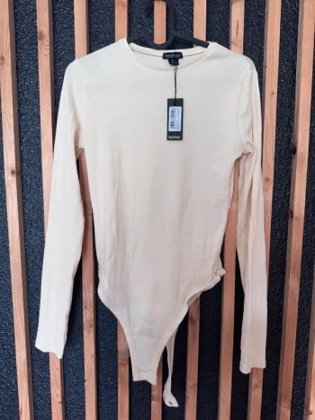 Body manches longues Boohoo Basics – Col rond – Ivoire / Beige – Taille 40 – Neuf