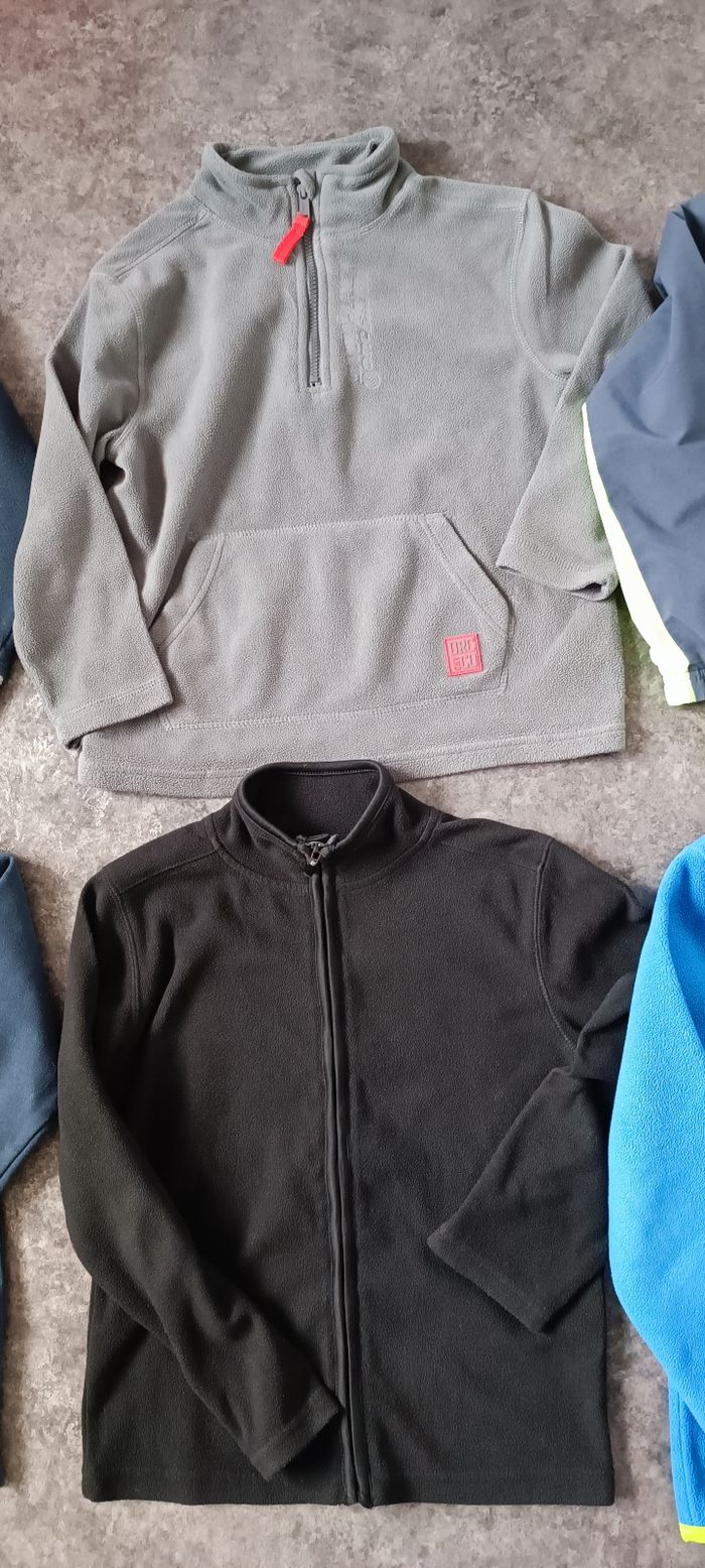 Lot vêtements garçon 8 ans - photo numéro 4