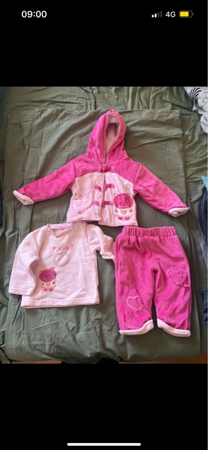 Ensemble veste, pantalon et pull 12 mois