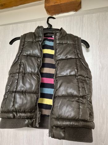 Lot de 2 vestes sans manches 6ans