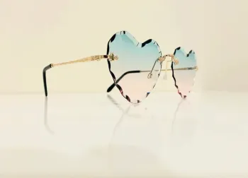 Lunette de soleil femme cœur percée dorée verres dégradés uvprotection catégorie 2