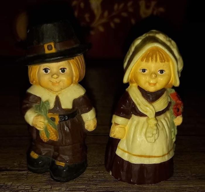 Figurine vintage Hallmark Cards Thanksgiving Pilgrims Couple Environ 6 cm - photo numéro 2