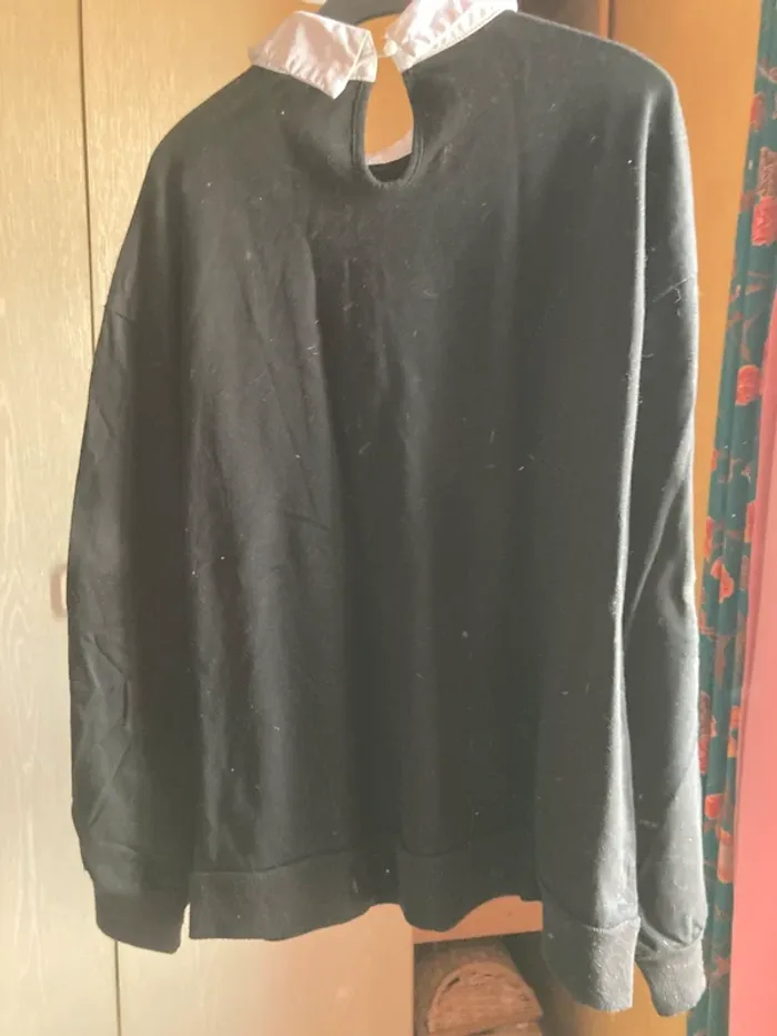 Superbe sweat-shirt jamais porté années 90 col Claudine bouton nacré - photo numéro 5